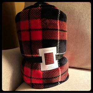 VICTORIA’S SECRET plaid blanket throw in black and red